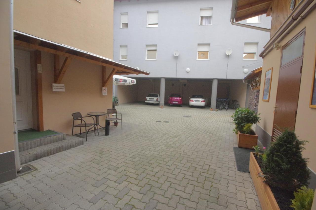 Hotel Vadaszkuert Superior Alba Regalǎ Exterior foto