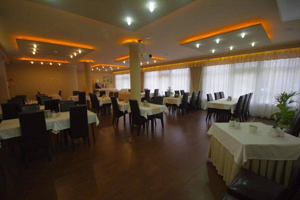 Hotel Vadaszkuert Superior Alba Regalǎ Exterior foto